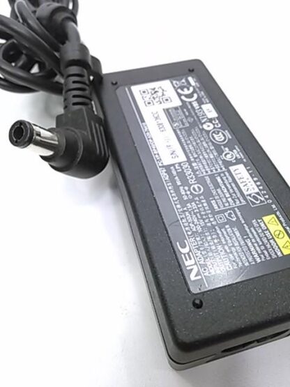 ADP-50UH A 15V-3,33A - Imagen 2