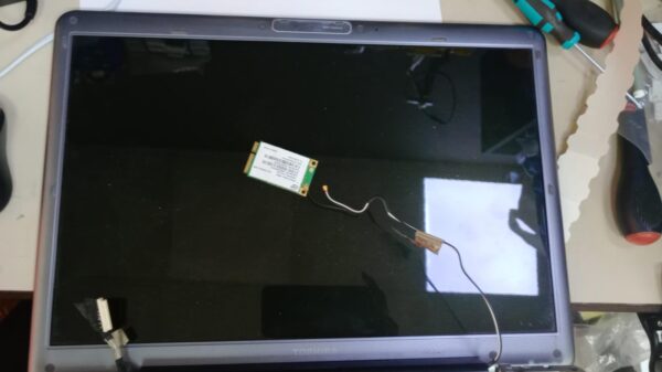 Pantalla y Cover TOSHIBA SATELLITE P300 Grado B