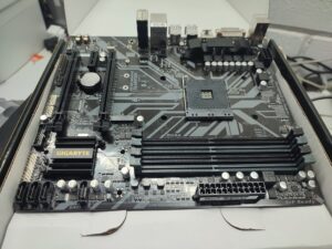 Gigabyte B450M DS3H