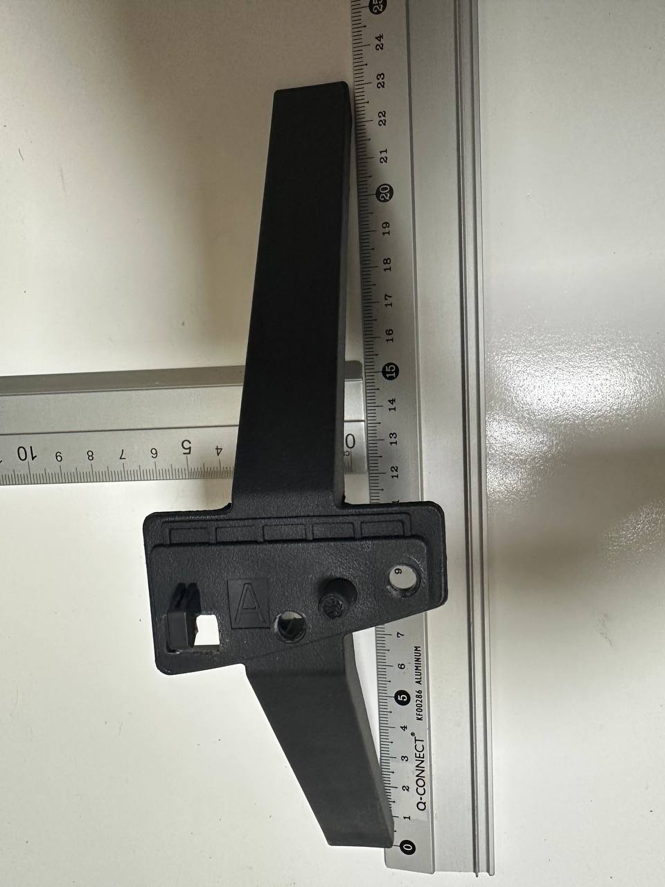 Soporte / pata peana TV monitor Genérico Pata peana TV negra tipo V marcada A