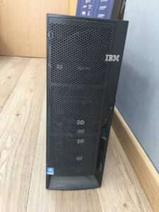Servidor torre IBM IBM eServer xSeries / Intel Xeon
