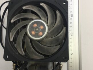 Disipador CPU con ventilador Sin confirmar Disipador torre negro sin referencia completa legible